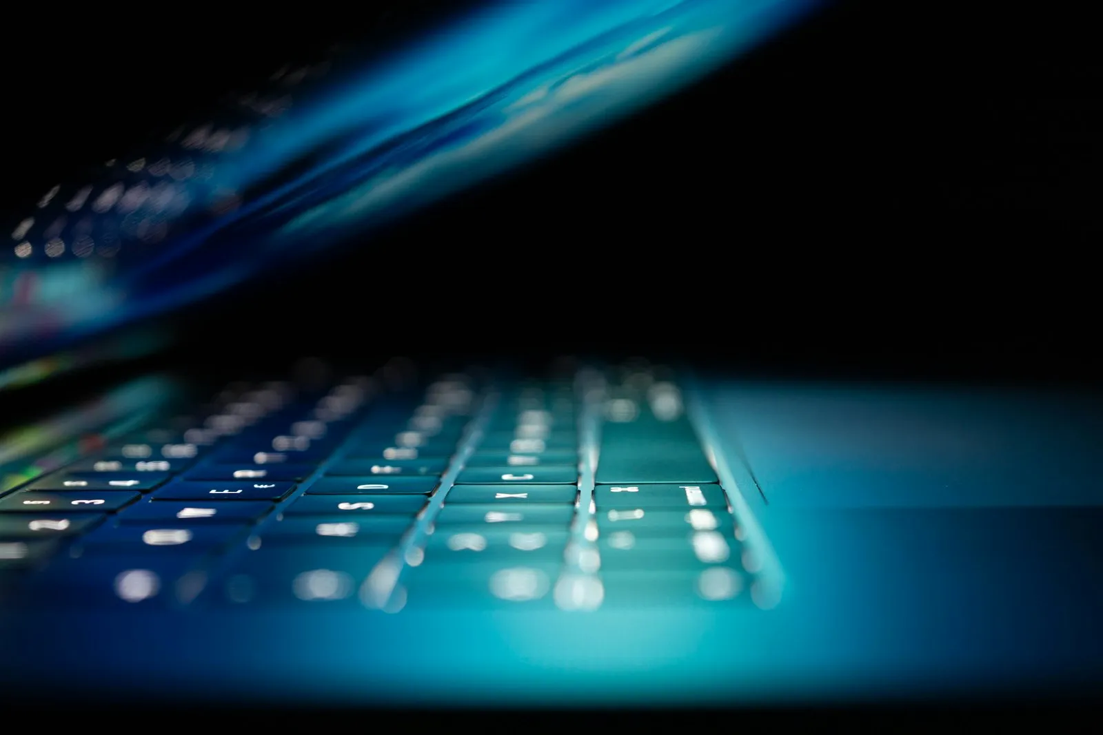 E-Rechnungspflicht für B2B: Was Unternehmen jetzt wissen müssen